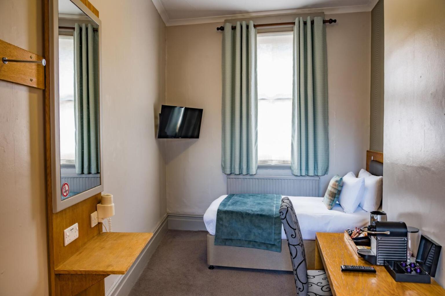 The Goddard Arms Hotel Swindon Luaran gambar