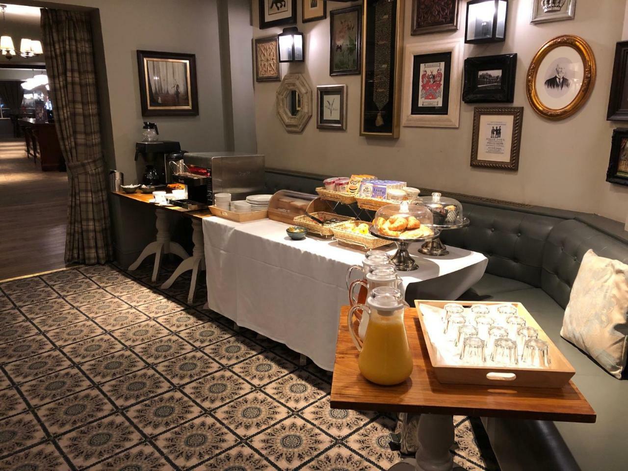 The Goddard Arms Hotel Swindon Luaran gambar